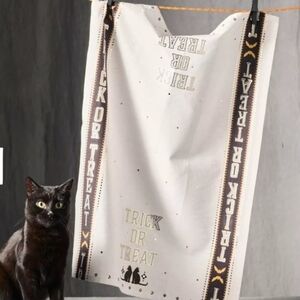ANTHROPOLOGIE THE BISTRO TILE TRICK OR TREAT DISH TOWEL NEW